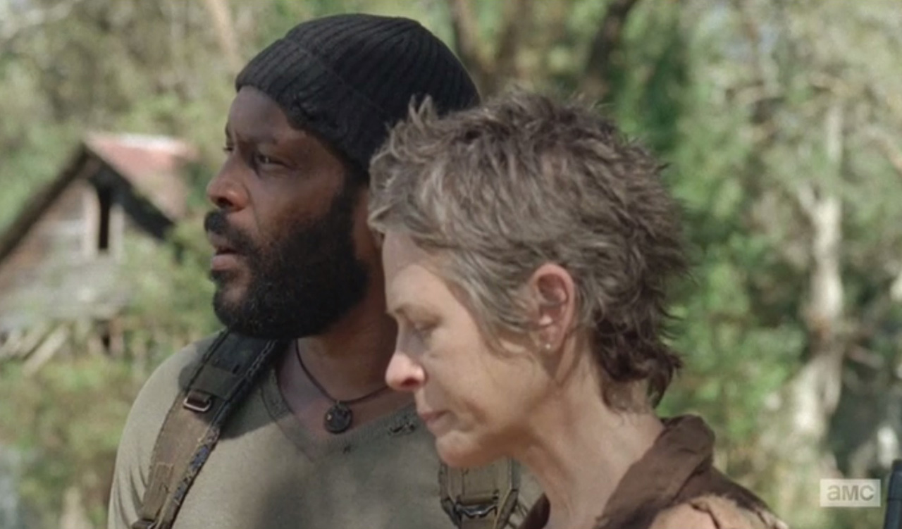 Tyreese y Carol teniendo una alianza