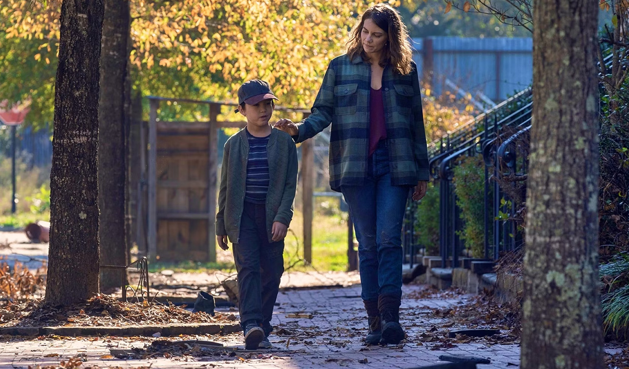 Maggie con su hijo Hershel
